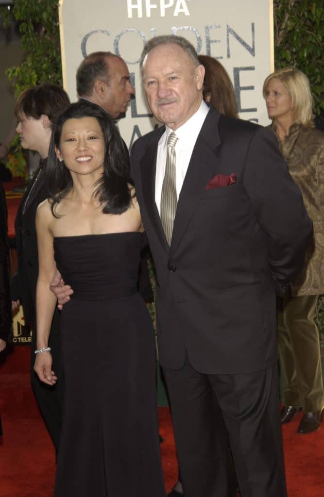 Gene Hackman ao lado da esposa Betsy Arakawa