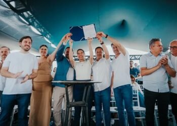 Raquel Lyra anuncia pacote de obras em Serrita ao lado de Anderson e André Ferreira