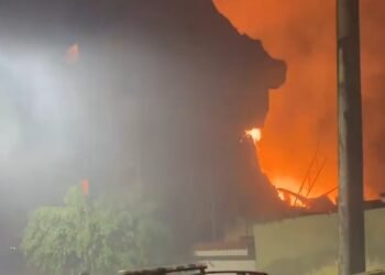 Incêndio de grandes proporções termina com desabamento de prédio em Caruaru