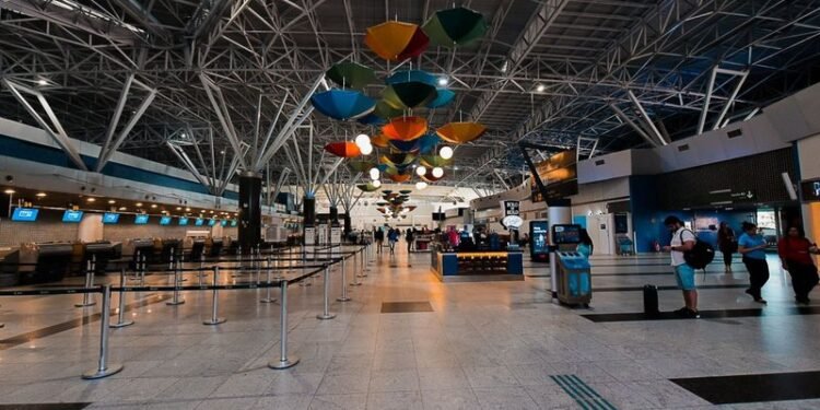 Recife supera Salvador e assume liderança aérea no Nordeste nos últimos 10 anos