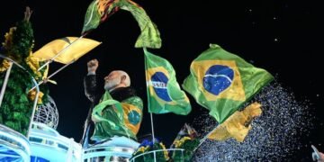 Após desfile polêmico, oposição anuncia 12 ações contra homenagem a Lula; PT se posiciona