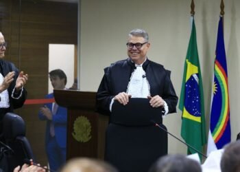 Vice-presidente do TRE é empossado ao lado de figuras importantes para eleição de 2026