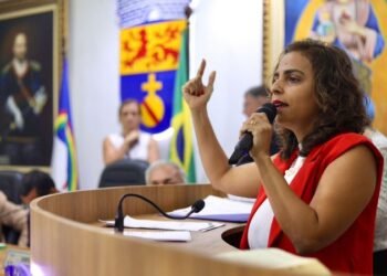 Eugênia Lima critica modelo aprovado para pagamento de cachês do Carnaval: “maquiagem”