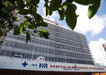 Raquel Lyra autoriza contratação de mais de 800 profissionais temporários na saúde