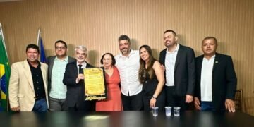 Em meio à pré-campanha à reeleição, Humberto Costa recebe dois títulos de cidadão no Agreste