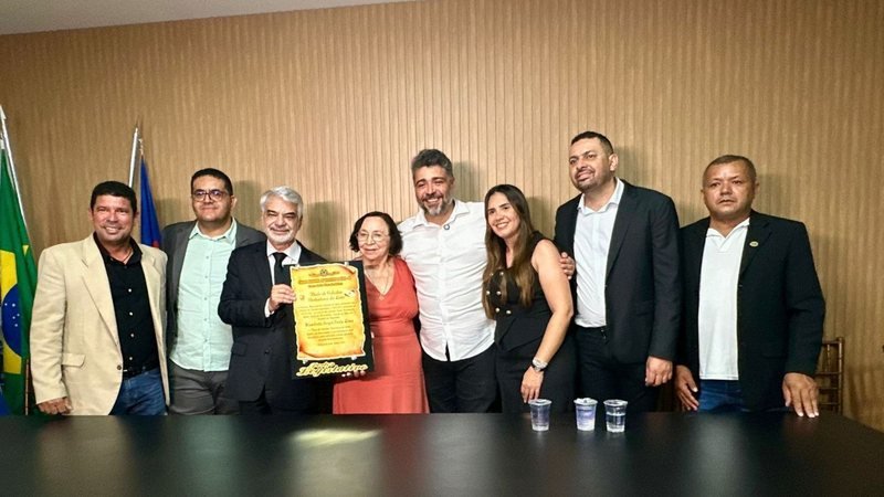 Em meio à pré-campanha à reeleição, Humberto Costa recebe dois títulos de cidadão no Agreste