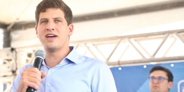 Justiça determina retirada de vídeos contra João Campos após ação do PSB