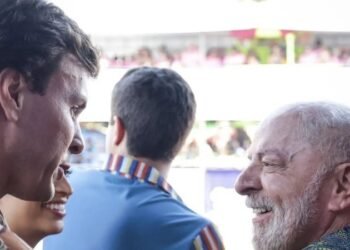 Miguel Coelho publica foto com Lula em meio a articulações para o Senado na chapa de João Campos