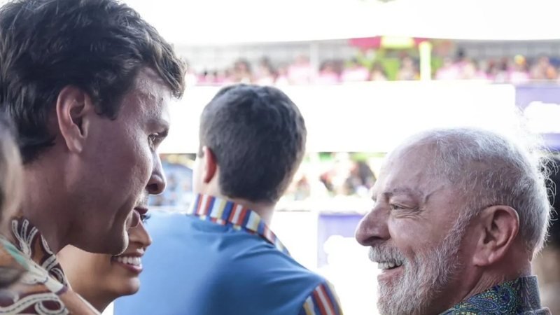 Miguel Coelho publica foto com Lula em meio a articulações para o Senado na chapa de João Campos