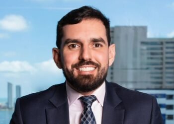 O advogado que se esconde atrás do cargo