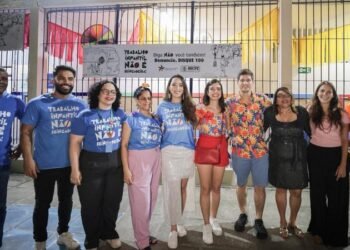 João Campos visita espaço de proteção para combate ao trabalho infantil no Carnaval