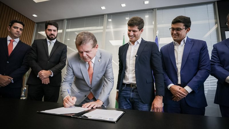 João Campos e TJPE firmam parceria para acelerar soluções em imóveis do Centro do Recife