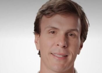 Miguel Coelho põe nome a disposição para disputar o Senado na chapa de Raquel Lyra