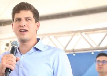 João Campos quer afastar palanque duplo e reafirma voto em Lula enquanto vincula Raquel Lyra a Caiado