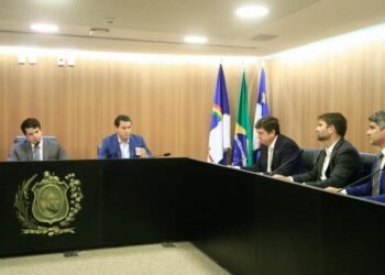 Manobra regimental na Alepe pode travar reajuste de professores e gera bate-boca entre deputados