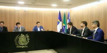 Manobra regimental na Alepe pode travar reajuste de professores e gera bate-boca entre deputados