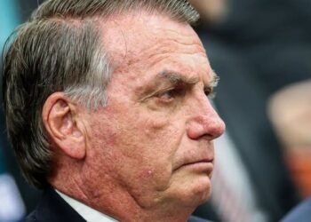 Bolsonaro vai ao hospital após passar mal; médico que acompanha o ex-presidente suspeita de infecção respiratória