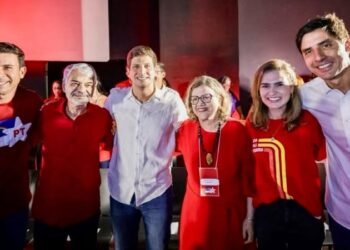 Após aliança com o PT, João Campos segue defesa de Lula e alfineta para Raquel: “é inegociável ter lado”