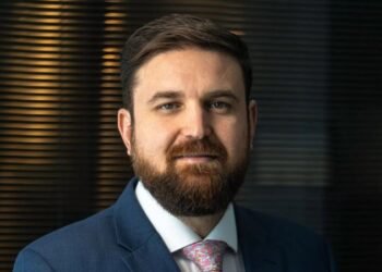 O Brasil que cobra 6 dias de trabalho do povo… e discute 3 de folga para quem faz as leis