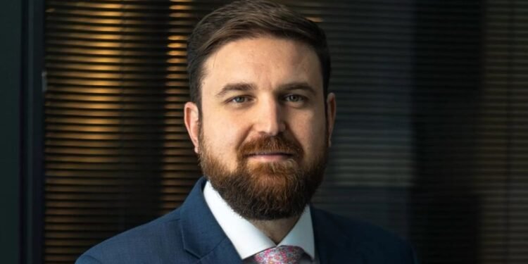 O Brasil que cobra 6 dias de trabalho do povo… e discute 3 de folga para quem faz as leis