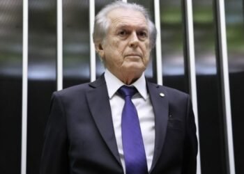 Luciano Bivar negocia filiação ao MDB e aguarda sinal do PT para ser suplente de Humberto Costa