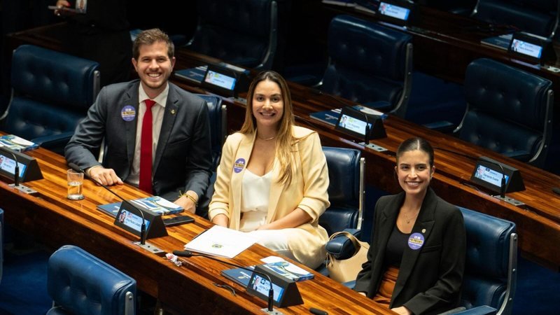 Senado aprova projeto que regulamenta licença-paternidade após anos de tramitação no Congresso