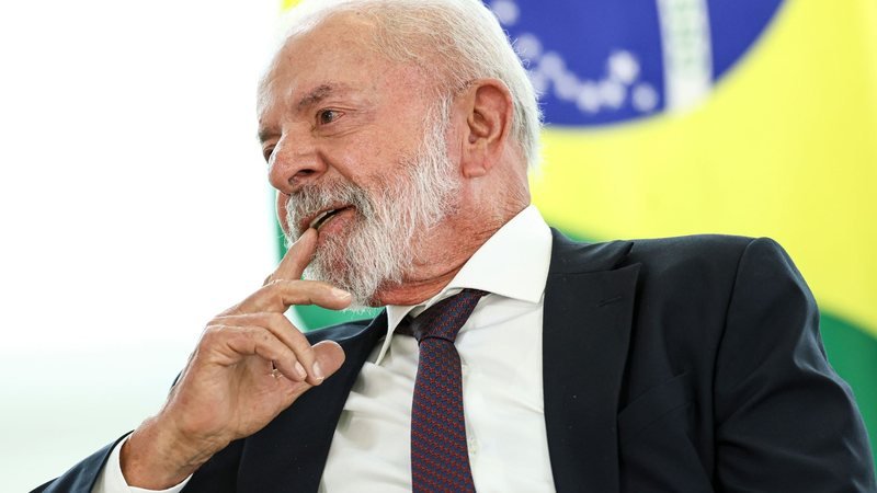 Governo Lula estuda novo salário mínimo a R$ 1.717 em 2027