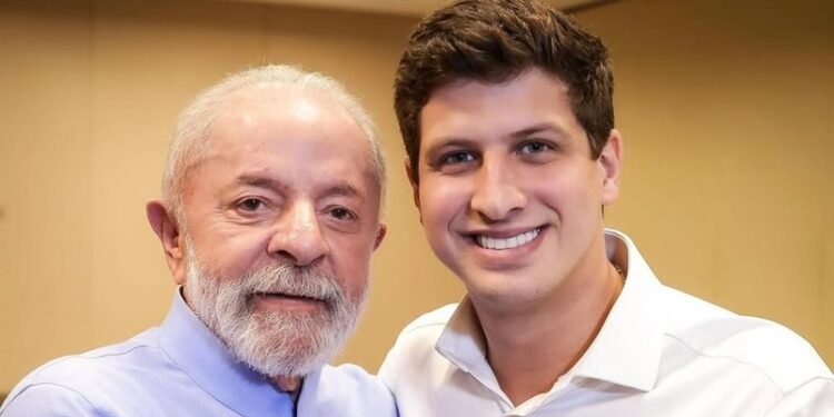 Lula deve fazer mudança em ministério e dar espaço para aliado de João Campos