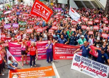 Professores de Recife e Olinda realizam paralisação das atividades nesta quarta-feira (15)