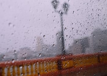 APAC emite alerta laranja e municípios cancelam aulas; veja pontos de alagamento