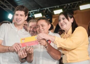 João Campos tira dois prefeitos da base de Raquel Lyra e filia no PSB