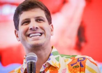 Mesmo em lua de mel, João Campos continua foco nas redes sociais durante pré-campanha