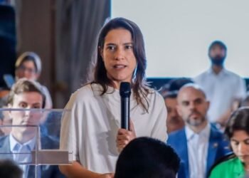 Raquel Lyra pressiona Alepe por votação do orçamento: “me deixem trabalhar”