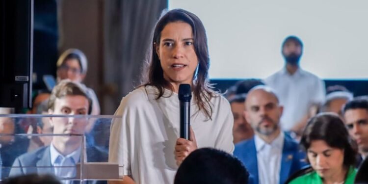 Raquel Lyra pressiona Alepe por votação do orçamento: “me deixem trabalhar”
