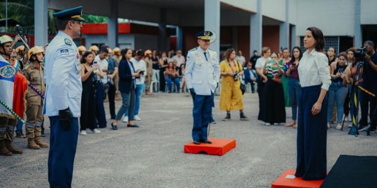 Raquel Lyra empossa novo comandante-geral do Corpo de Bombeiros; sai Cantarelli, entra Araripe