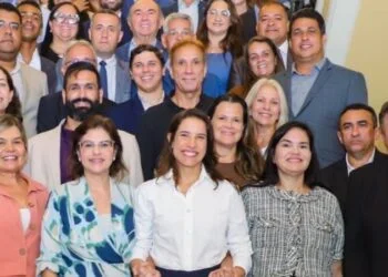 Raquel Lyra recebe lideranças evangélicas no Palácio do Campo das Princesas para tratar do papel social da igreja