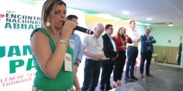 De Caruaru, Renata Senna é eleita presidente da Abracen e se torna primeira mulher no cargo