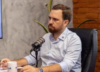 Tecio Teles define futuro de Eduardo Moura, acena a Raquel Lyra e ataca gestão de João Campos