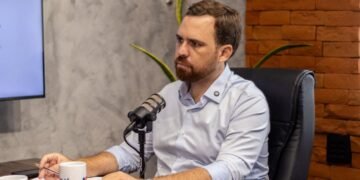 Tecio Teles define futuro de Eduardo Moura, acena a Raquel Lyra e ataca gestão de João Campos