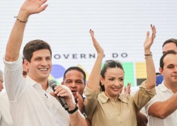 Em Serra Talhada, João Campos diz que Lula virá a Pernambuco para caminhar “lado a lado” em pré-campanha