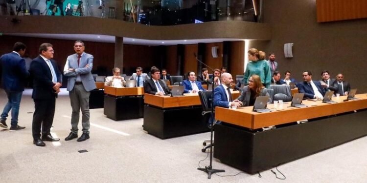 Concessão da Compesa é defendida por base de Raquel Lyra na Alepe