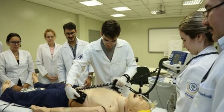 FormaSUS vai oferecer 43 vagas para medicina em Pernambuco, além de outros cursos superiores e técnicos