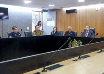 Motoristas de aplicativo pedem reconhecimento facial de passageiros em debate na Alepe com Uber e 99
