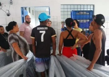 Prefeitura do Jaboatão entrega donativos para famílias da Comunidade dos Coqueiros