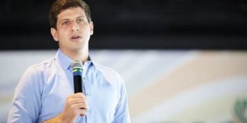 João Campos fala em “senso de urgência” e aposta no confronto de gestões para disputa ao governo