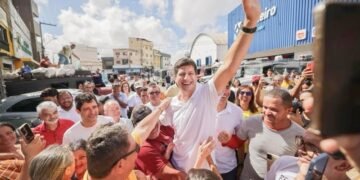 Em agenda em Surubim, João Campos continua agenda por cidades de prefeitos rivais
