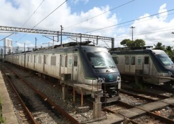Primeiro trem usado adquirido pela CBTU chega ao Recife para reforçar Linha Sul