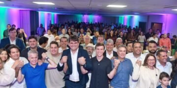 Miguel Coelho recebe apoio do Podemos após demonstração de força de Dudu em evento