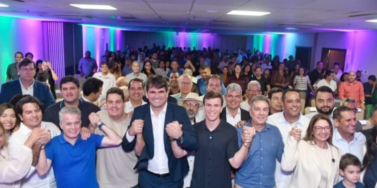 Miguel Coelho recebe apoio do Podemos após demonstração de força de Dudu em evento