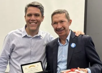 Carnaubeira da Penha recebe homenagem da Amupe por atingir 100% de alfabetização na idade certa